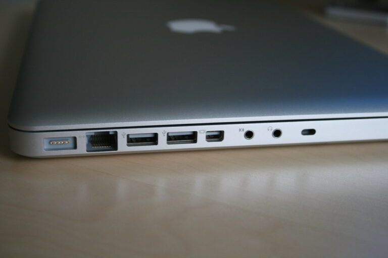 How to Plug in Your USB Cable Correctly Every Time